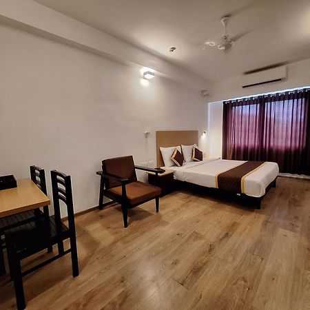 Hotel B R Regency Thiruvananthapuram Zewnętrze zdjęcie